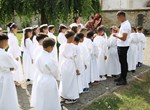 ​35 djece romske nacionalne manjine primilo sakrament Prve Pričesti u Župi Petrijanec